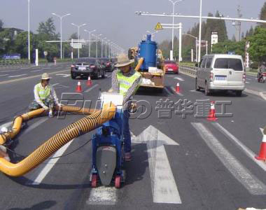 公路道路標(biāo)線清理拋丸機，馬路標(biāo)線打毛除銹清理方案—青島普華重工